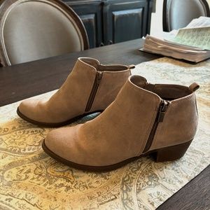 Ankle Booties - Carlos Santana - Tan Suede - SZ. 9